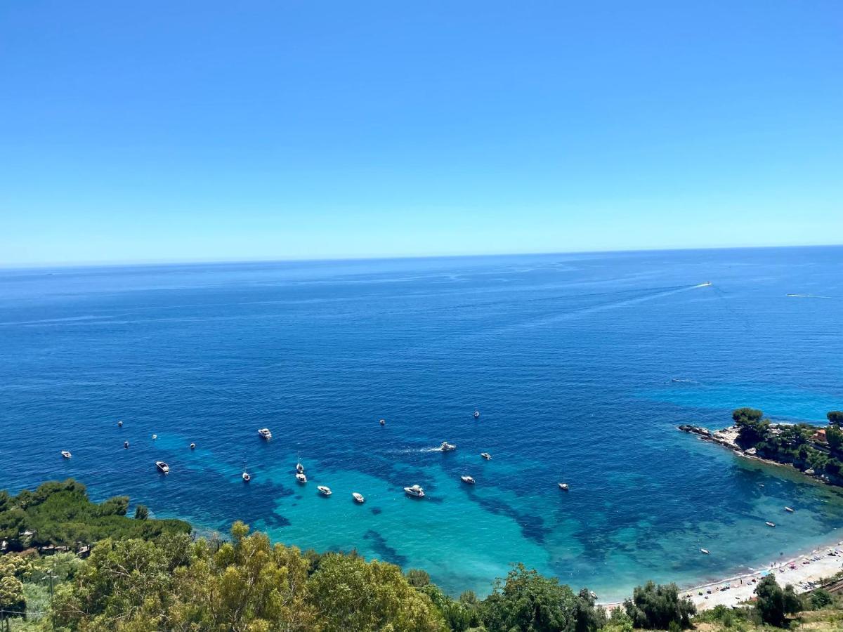 Kiss Of Sea - Balzi Rossi & Baia Beniamin Apartment Ventimiglia Bagian luar foto