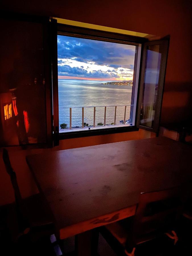 Kiss Of Sea - Balzi Rossi & Baia Beniamin Apartment Ventimiglia Bagian luar foto