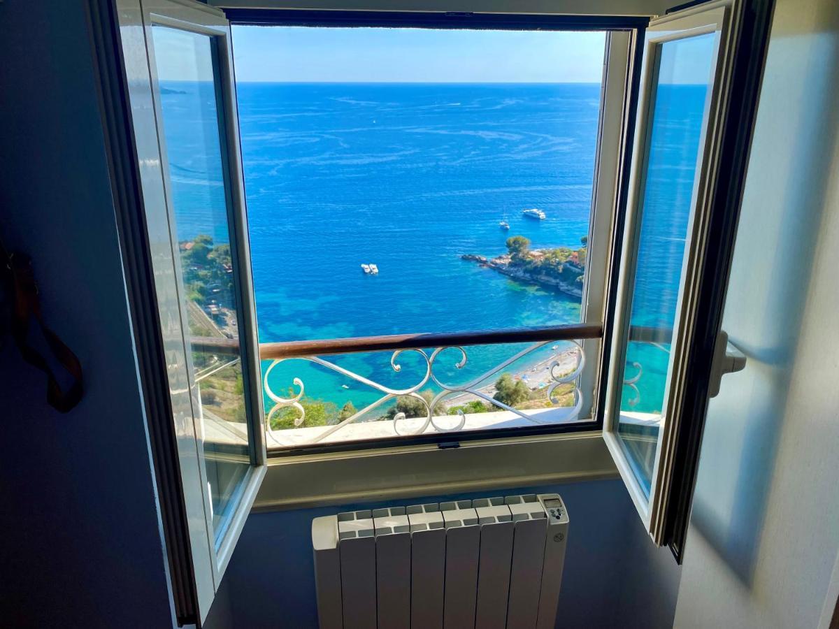 Kiss Of Sea - Balzi Rossi & Baia Beniamin Apartment Ventimiglia Bagian luar foto