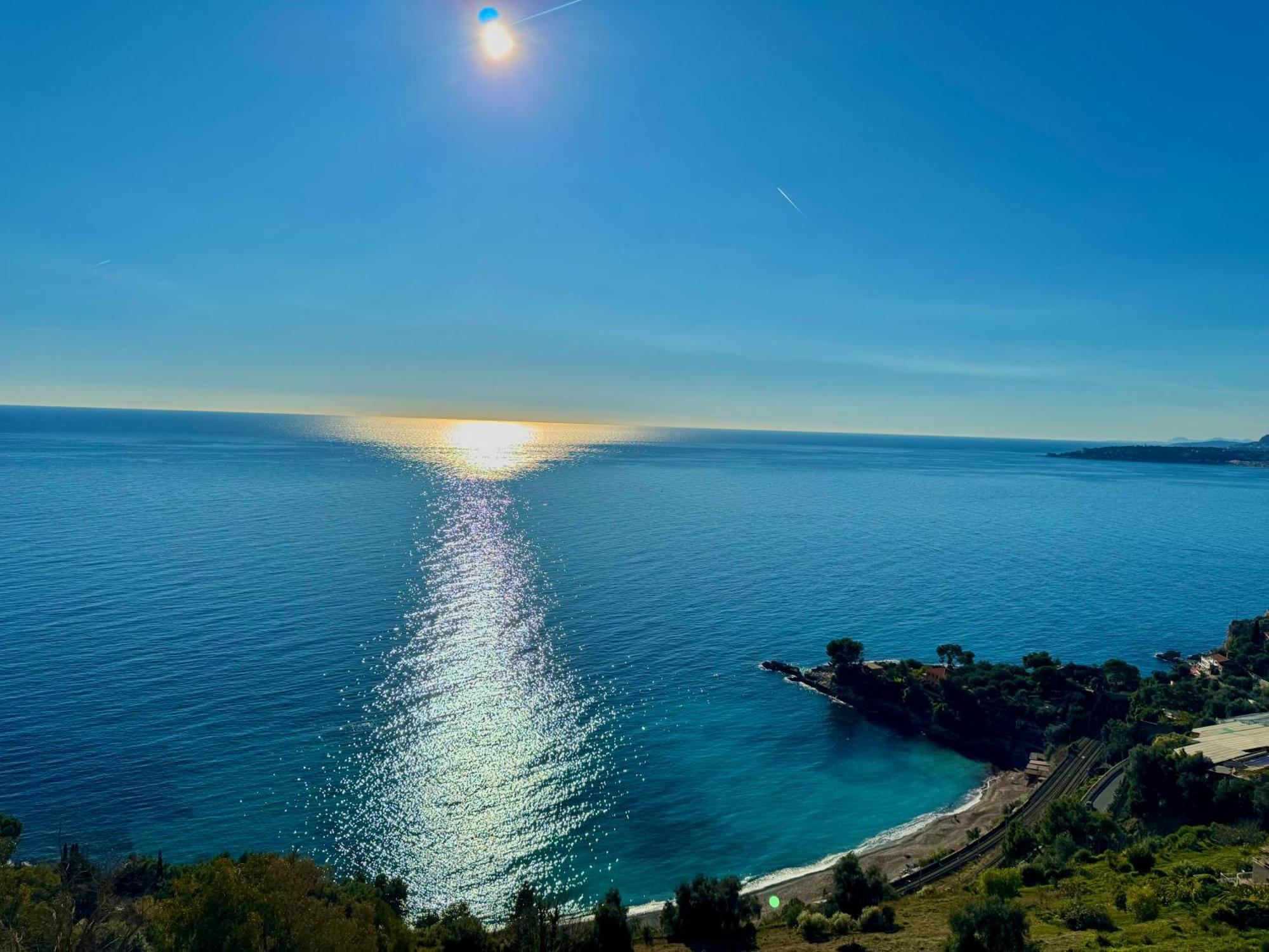 Kiss Of Sea - Balzi Rossi & Baia Beniamin Apartment Ventimiglia Bagian luar foto