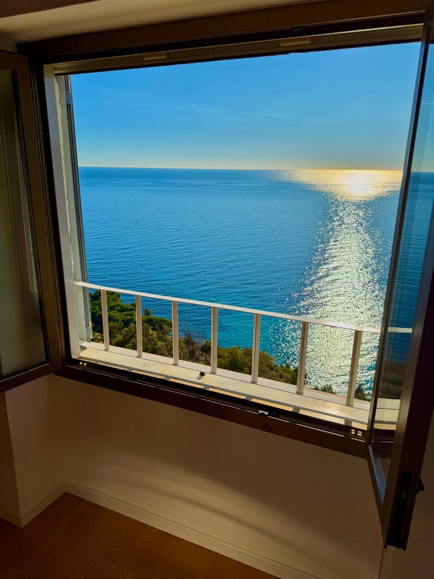 Kiss Of Sea - Balzi Rossi & Baia Beniamin Apartment Ventimiglia Bagian luar foto