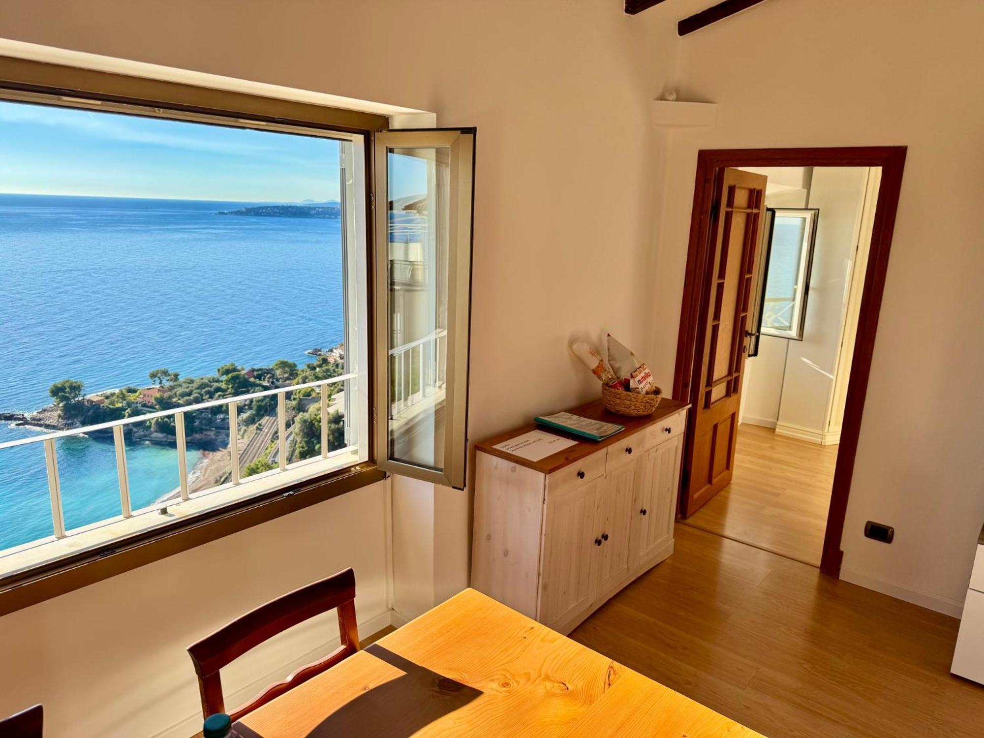 Kiss Of Sea - Balzi Rossi & Baia Beniamin Apartment Ventimiglia Bagian luar foto