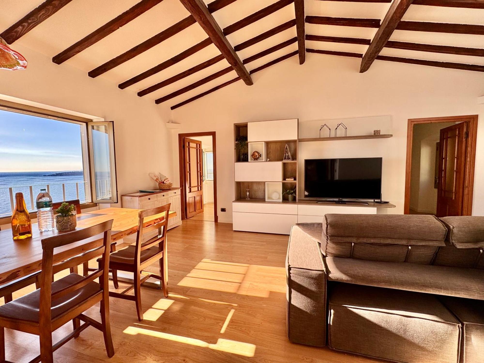 Kiss Of Sea - Balzi Rossi & Baia Beniamin Apartment Ventimiglia Bagian luar foto